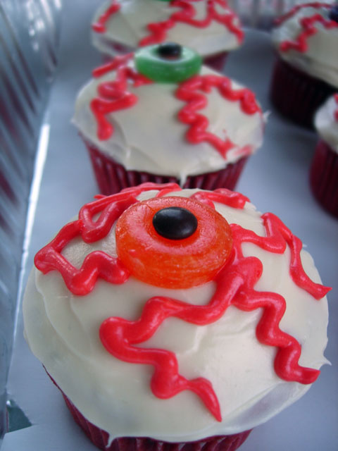 Bloodshot Eyeball Cupcakes